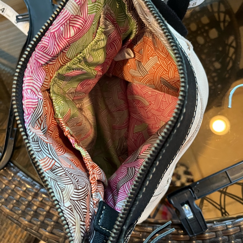 The Sak Leather Shoulder Bag - Picture 5 of 7
